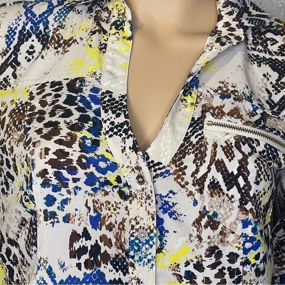 Bebe Serpentine Deep V Button Down Blouse Cream Yellow Blue Brown Size XS - Picture 2 of 16